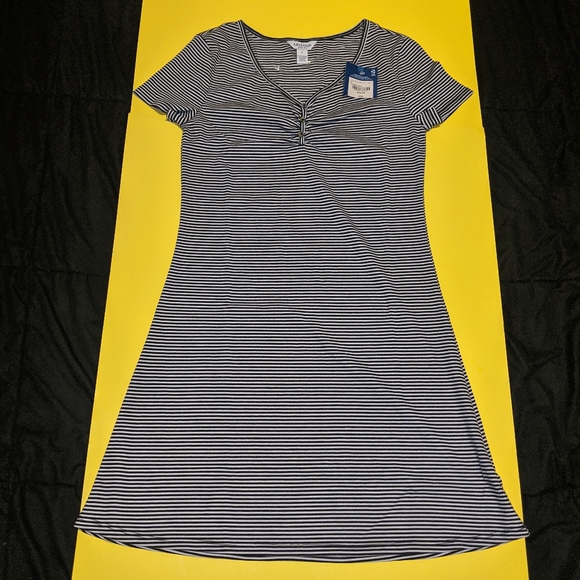 Arizona Jean Company Dresses & Skirts - Arizona Short Sleeve Striped T-Shirt Dress